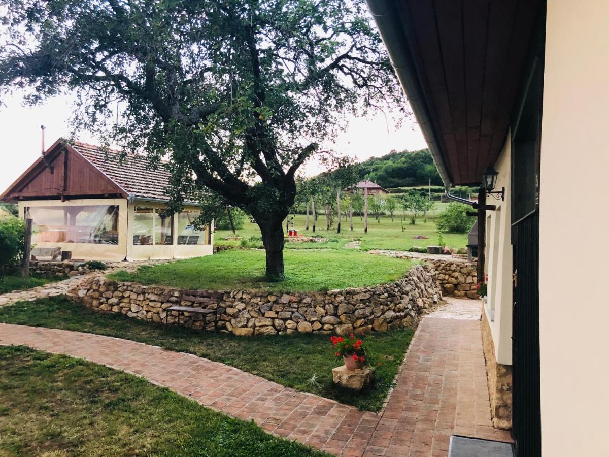 Édenkert Vendégházak Pécsvárad Exterior foto