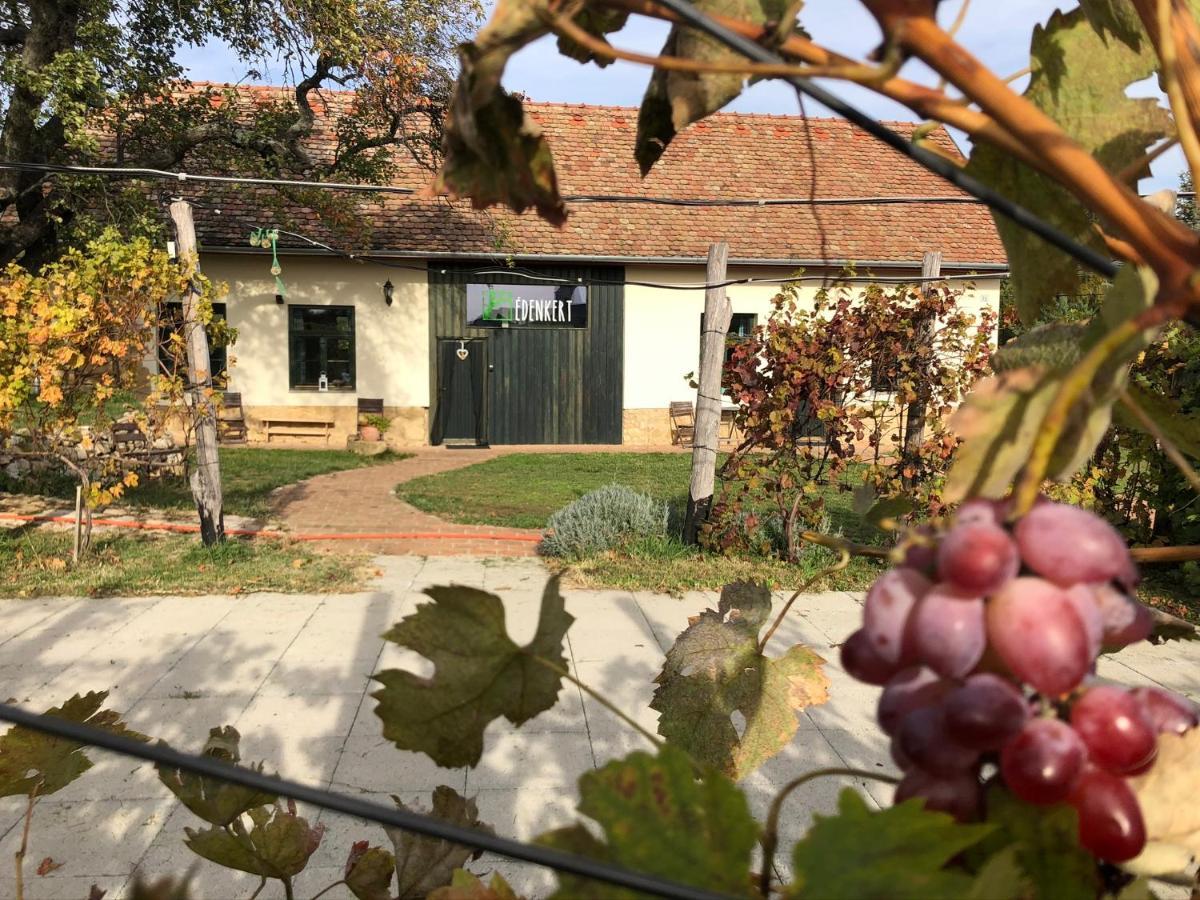 Édenkert Vendégházak Pécsvárad Exterior foto
