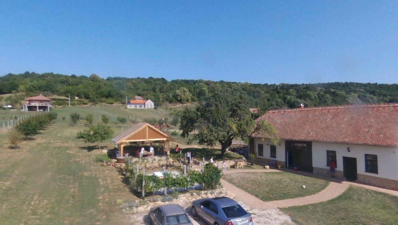 Édenkert Vendégházak Pécsvárad Exterior foto
